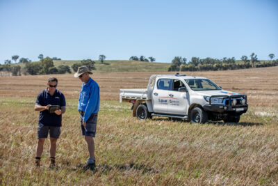 Agronomist and farmer with ZetiRover